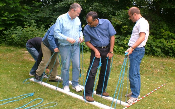 Ideas And Tips To Perform Great Team Building Activities | TingTau